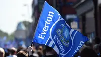 Logo Everton. (Bola.com/Peter Powell)