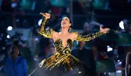 Katy Perry mengisi acara konser penobatan Raja Charles III pada Minggu malam, 7 Mei 2023. (dok. Leon Neal / POOL / AFP)