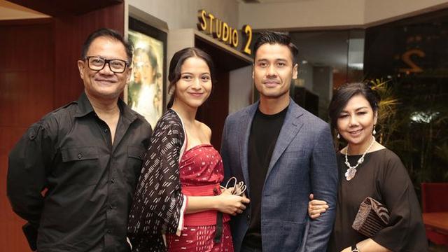 Berasal dari Thailand, Ini 5 Potret Ayah Chicco Jerikho yang Jarang Tersorot