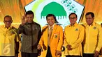 Ketum Partai Golkar, Setya Novanto di dampingi Menkopolhukam, Wiranto, Akbar Tandjung, Aburizal Bakrie, Nurdin Halid saat pembukaan Pertemuan Nasional - 1 Legislatif dan Eksekutif di  Jakarta, Senin (26/9). (Liputan6/JohanTallo)