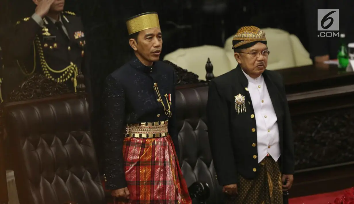 Presiden Joko Widodo (Jokowi) dan Wakil Presiden Jusuf Kalla pada Sidang Tahunan MPR di kompleks Parlemen, Senayan, Jakarta, Rabu (16/8). Sidang tersebut beragendakan mendengar pidato Presiden Joko Widodo selaku Kepala Negara. (Liputan6.com/Johan Tallo)