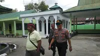 Dua orang debt collector di Kendari, saat diamankan di markas TNI Kodim 1417 Kendari.(Liputan6.com/Ahmad Akbar Fua)