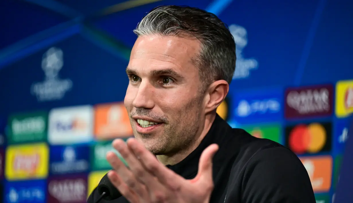 Van Persie menyatakan bahwa keajaiban adalah sesuatu dari sepakbola yang membuatnya optimis. Meski di atas kertas timnya tak difavoritkan, namun bukan berarti tak ada harapan sama sekali bagi mereka untuk mengalahkan Inter. (AFP/Piero Cruciatti)