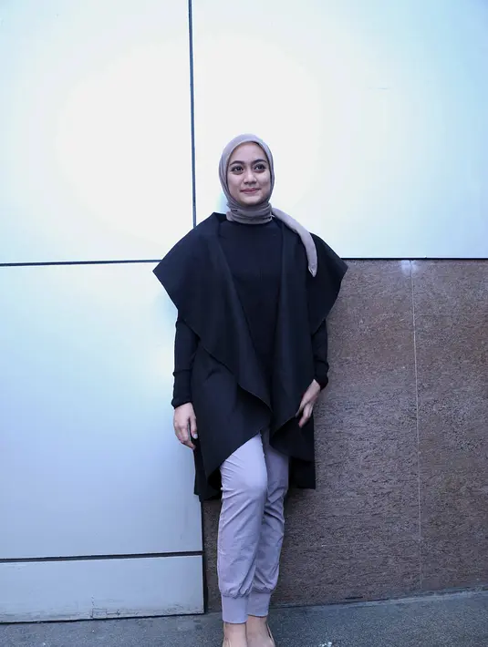 Novel berjudul Teman Tapi Menikah yang saat ini sudah memasuki cetakan ke-4 memang mampu menarik perhatian masyarakat, terutama anak-anak muda masa kini yang merasa terwakilkan oleh kisah cinta Ayudia Bing Slamet dan Ditto. (Nurwahyunan/Bintang.com)