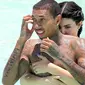 Kylie Jenner rayakan ulang tahunnya di Kepulauan Karibia bersama sang kekasih, Tyga, yang saat ini sedang masuk daftar pencarian Polisi.