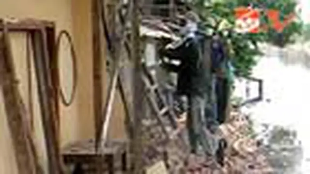 Rumah di Bantaran Sungai Morokrembangan Dibongkar