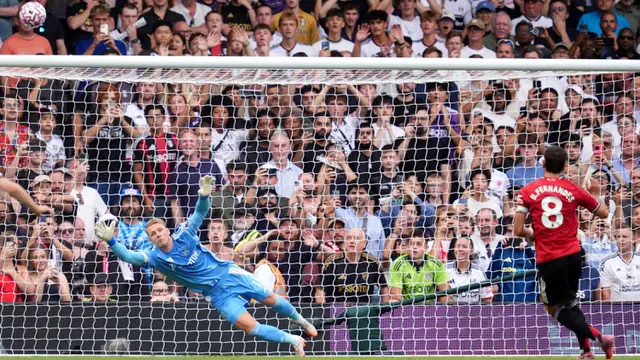 Foto: Kecewanya Bruno Fernandes Gagal Penalti, MU Ditahan Imbang Fulham di Liga Inggris