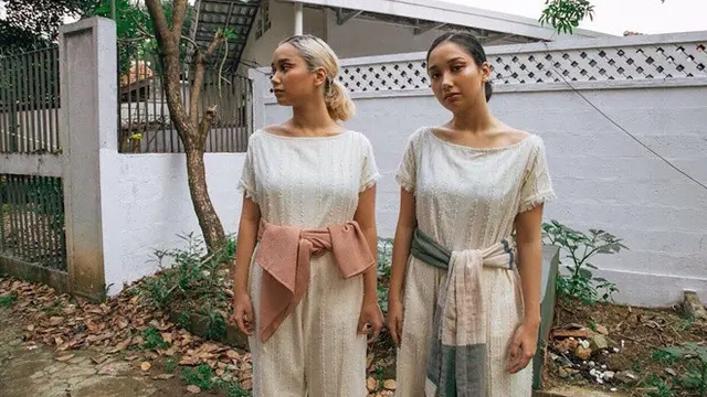 6 Pesona Salma dan Salwa Putri Kembar Titi DJ Kini Beranjak Dewasa