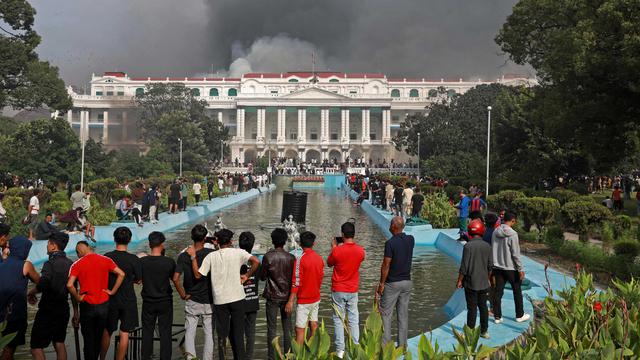 Demo di Nepal Memanas, Gedung Parlemen Dibakar Massa