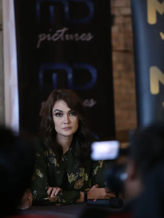 "Ada deh. Tapi enggak apa-apa juga-lah, kan liburan sama nyokap," kata artis yang belum lama ini kembali membuka bisnis kue. (Nurwahyunan/Bintang.com)