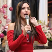 Libur akhir tahun sebentar lagi. Banyak yang telah dipersiapkan untuk menikmati liburan pergantian tahun. Begitu juga dengan Nia Ramadhani.  (Adrian Putra/Bintang.com)