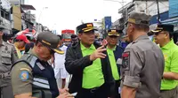 Arifin meminta agar warga Kampung Pulo mengevakuasi diri masing-masing ke tempat evakuasi, salah satunya di Kecamatan Bidara Cina, Jakarta Timur. (Foto: Liputan6/ Fachrur Rozie)