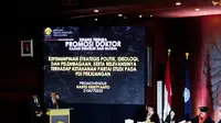 Hasto Kristiyanto dalam sidang terbuka promosi doktor yang berlangsung di Balai Sidang, Universitas Indonesia, Jumat (16/10/2024). (Liputan6.com/Ady Anugrahadi)