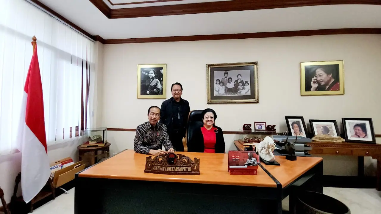 Presiden Joko Widodo (PDIP) telah tiba di lokasi Rakernas di Sekolah Partai PDIP sekitar pukul 09.28 WIB.