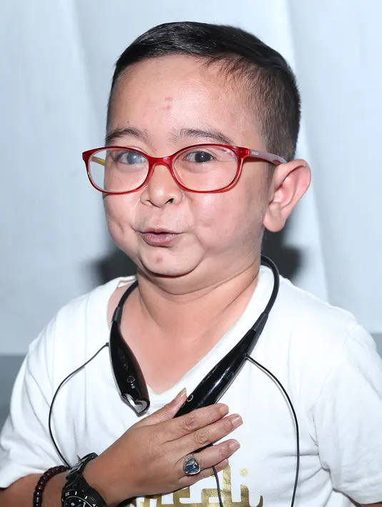 Wanita ini berusia 23 tahun dan terpaut 5 tahun lebih muda dari Daus Mini. Diakui Daus Mini ia mengenal wanita tersebut ketika rajin mengikuti kegiatan pengajian atau tabligh. (Andy Masela/Bintang.com)