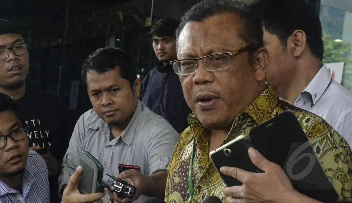 Kuasa hukum Sutan Bhatoegana, Eggi Sudjana, mendatangi gedung KPK di Jakarta, Kamis (26/3/2015). Kedatangan Eggi untuk mempertanyakan alasan di balik ketidakhadiran KPK dalam sidang praperadilan kliennya (Liputan6.com/Yoppy Renato)