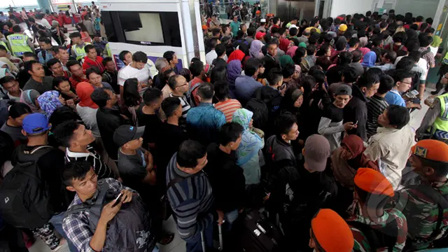 News Flash: Tangis Penumpang Lion Air di Bandara Soekarno-Hatta