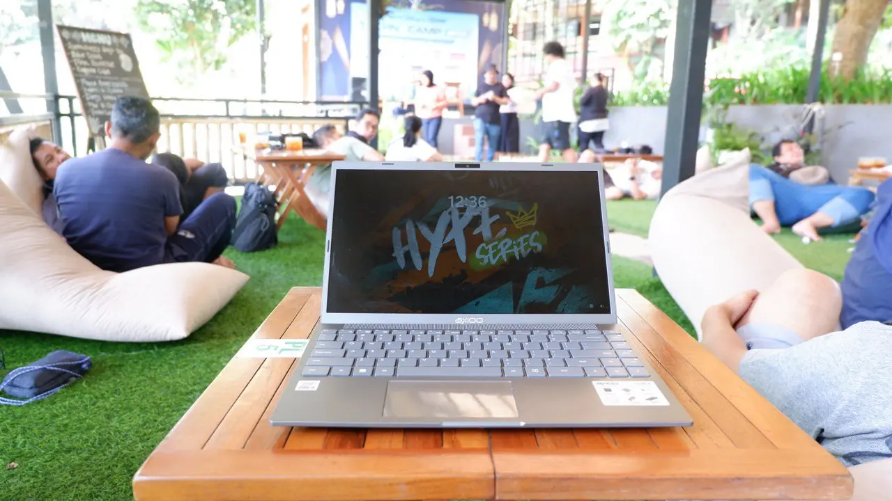 Axioo Hype 5 AMD, laptop dengan bobot ringan dan baterai yang tahan lama, cocok buat bekerja di luar kantor/ rumah.