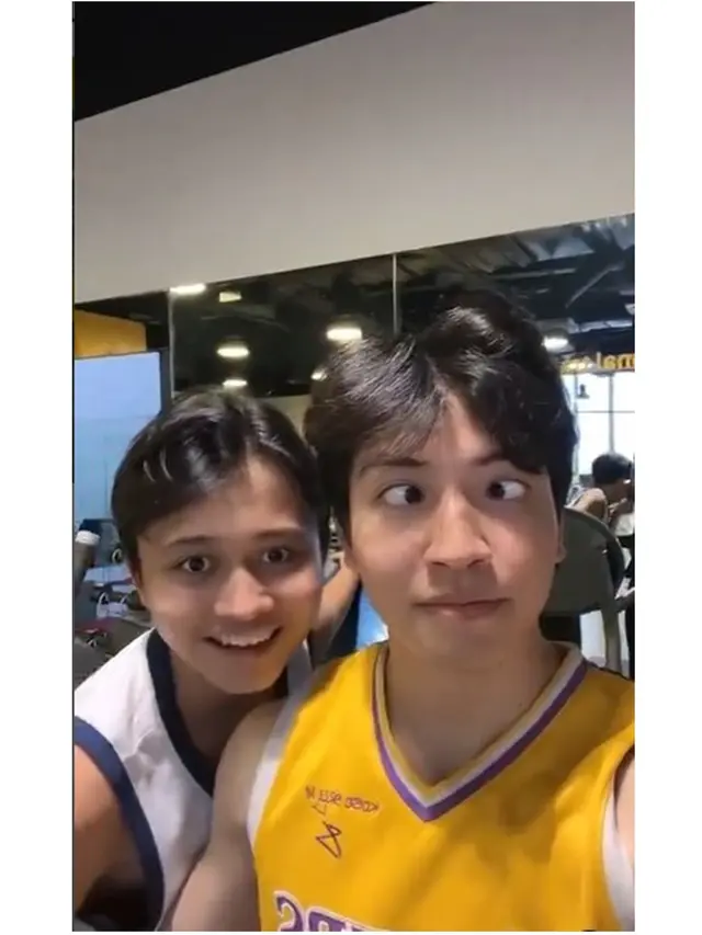 Bak Kembar, Ini 6 Potret Kompak Rizwan Fadilah dan Jeffry Reksa Pacar Putri Delina