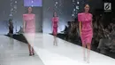 Model berjalan diatas catwalk membawakan rancangan Ciel saat pembukaan Jakarta Fashion Week 2018 di Senayan City, Jakarta, Sabtu (21/10). (Liputan6.com/Herman Zakharia)