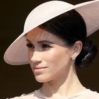 Hal itu berhubungan dengan tindakan Thomas yang menerima interview berbayar dan membocorkan mengenai sang Ratu yang enggan menemuinya. (Getty Images/Cosmopolitan)