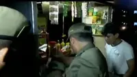 Buka Siang Hari, Warung Makan di Sukabumi Ditutup Paksa