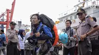 Pemudik motor gratis usai turun dari kapal Perintis KM. Sabuk Nusatara di Pelabuhan Tanjung Priok, Jakarta, Rabu (20/6). Puncak arus balik pemudik di Pelabuhan tersebut diperkirakan akan terjadi H+7 Lebaran. (Liputan6.com/Faizal Fanani)