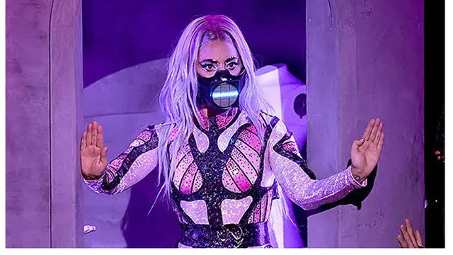 7 Gaya Nyentrik Lady Gaga Gunakan Masker di MTV VMA 2020, Curi Perhatian
