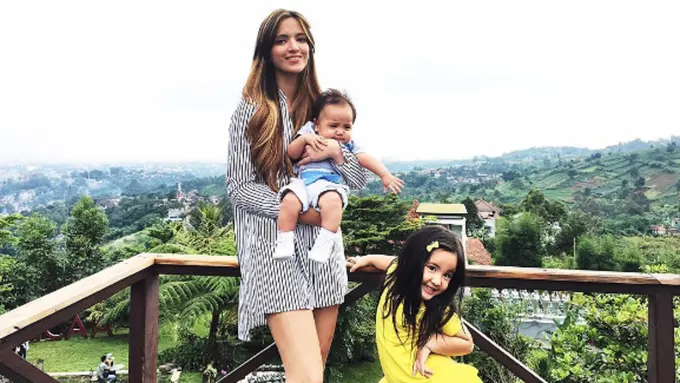 [Bintang] Nia Ramadhani