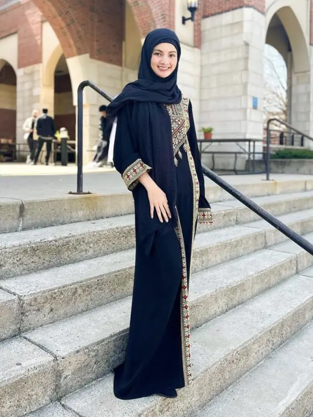 Penampilan Artis Indonesia Rayakan Lebaran di Luar Negeri