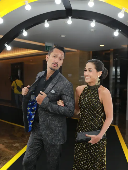 "Deg-degan, Hahaha. Deg-degan karena ya mesti harus laporan ke sana juga sih. Ntar sekali-sekali harus datang ke sana," ucap Tora. (Adrian Putra/Bintang.com)