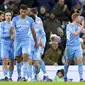 Pemain Manchester City Kevin De Bruyne (kanan) melakukan selebrasi usai mencetak gol ke gawang Brentford pada pertandingan sepak bola Liga Inggris di City of Manchester Stadium, Manchester, Inggris, 9 Februari 2022. Manchester City menang 2-0. (AP Photo/Jon Super)