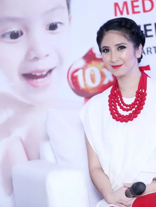 Demi menjaga keharmonisan dengan suami, Novita Angie kerap berlibur bersama tanpa sang buah hati. (Adrian Putra/Bintang.com)