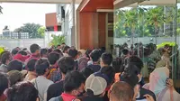 Kerumunan warga Kota Bogor antusias mengikuti vaksinasi Covid-19 di gedung Puri Begawan, Kota Bogor, Selasa (27/7/2021). (Liputan6.com/Achmad Sudarno)