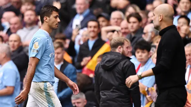 Foto: Momen Kekesalan Pep Guradiola Terhadap Rodri, Petaka Kartu Merah