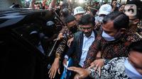 Menteri Komunikasi dan Informatika (Menkominfo) Johnny Gerard Plate usai menjalani pemeriksaan oleh Kejaksaan Agung Republik Indonesia, Jakarta, Selasa (14/2/2023). Johnny diperiksa selama kurang lebih sembilan jam sebagai saksi kasus dugaan korupsi penyediaan Base Transceiver Station (BTS) 4G dan infrastruktur pendukung paket 1, 2, 3, 4, dan 5 BAKTI Kominfo Tahun 2020-2022. (Liputan6.com/Johan Tallo)