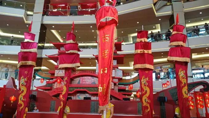 Rayakan Tahun Baru Imlek dengan Menyaksikan Akrobat Asal Cina
