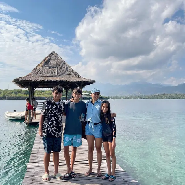 Momen Liburan Donna Agnesia di Pulau Menjangan, Tanpa Darius Sinathrya. (Sumber: Instagram/dagnesia)