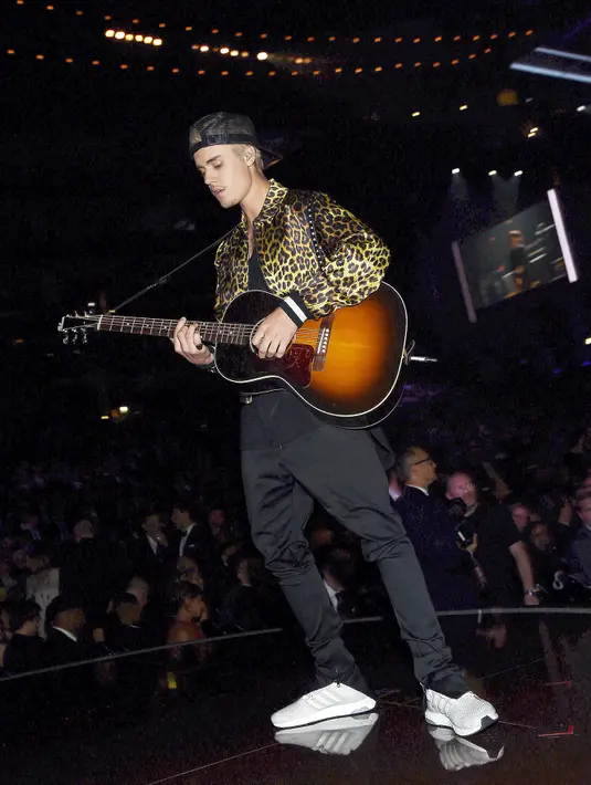 Justin Bieber mempunyai segudang talenta yang memukau. Bahkan, ia juga bisa menciptakan koreografi untuk beberapa tarian di video clipnya. Ia juga mahir bermain alat musik seperti, piano, gitar, terompet. (AFP/Bintang.com)