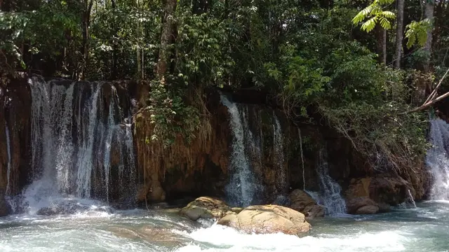 Air terjun ini, pada musim hujan akan berjumlah hingga ratusan aliran.(Liputan6.com/Ahmad Akbar Fua)
