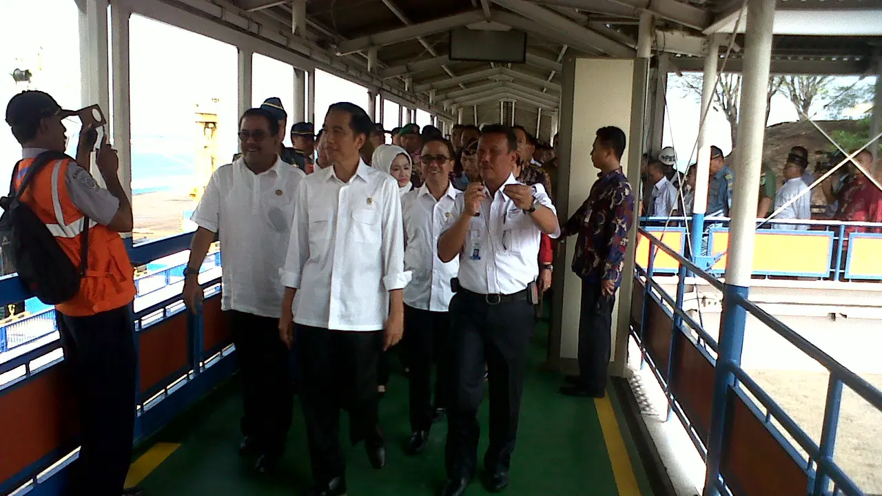 Blusukan ke Pelabuhan Merak, Jokowi Cek Pelayanan Angkutan Laut