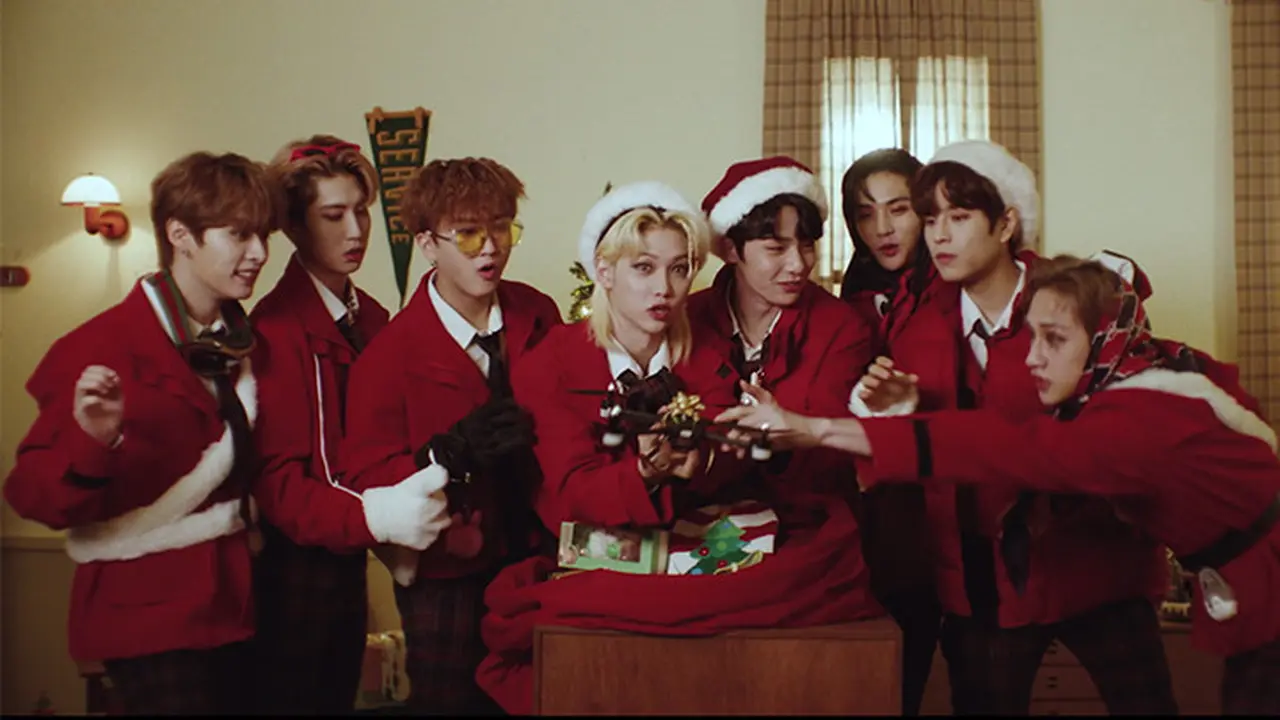 Stray Kids MV 'Christmas EveL'
