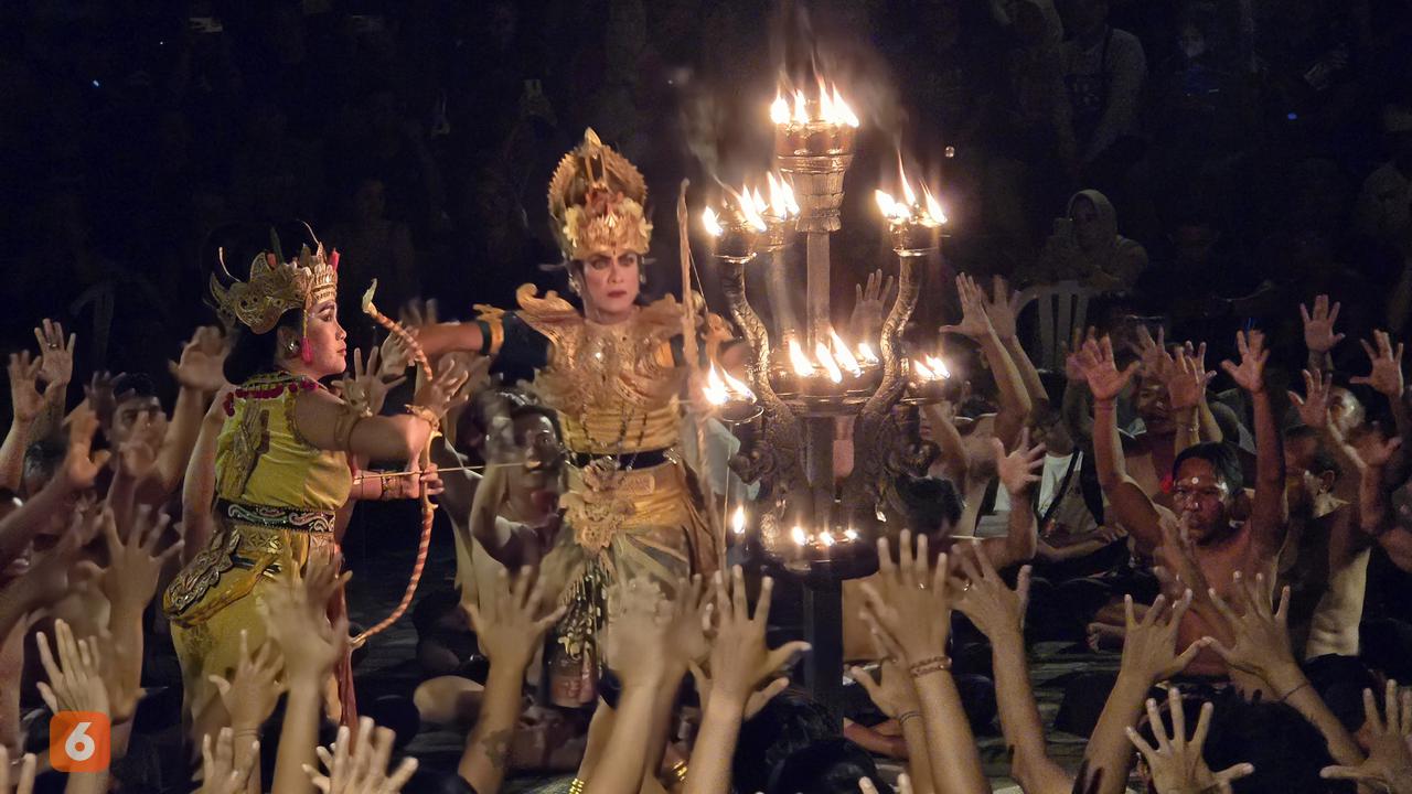 Hasil foto malam hari dengan Galaxy S24 Ultra untuk memotret tari kecak (Liputan6.com/ Agustin Setyo Wardani)