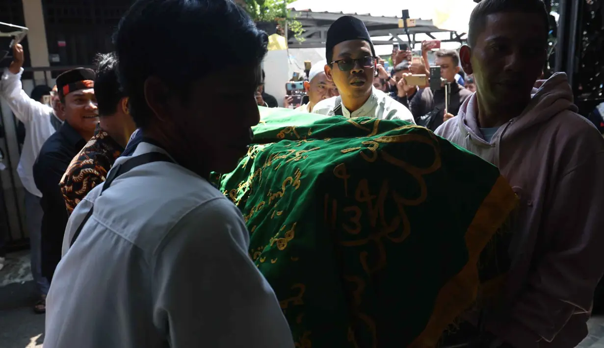 Komedian Mpok Alpa meninggal dunia karena penyakit kanker yang dideritanya. (KapanLagi.com/Budy Santoso)