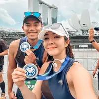 Gisella Anastasia dan kekasihnya Rino Soedarjo mengikuti marathon di Singapura. (Foto: Instagram/gisel_la)