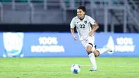 Pemain Timnas Indonesia, Adrian Wibowo, saat melawan Timnas Lebanon dalam laga FIFA Matchday 2025 di Stadion Gelora Bung Tomo, Surabaya, Senin (8/9/2025). (Bola.com/Abdul Aziz)