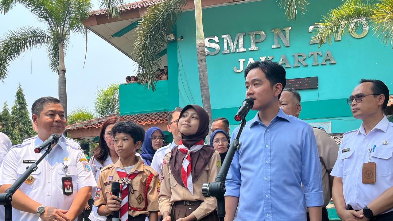 Wapres Gibran Rakabuming Raka, meninjau uji coba Makan Bergizi Gratis (MBG) di SMPN 270, Kelapa Gading, Jakarta Utara, Rabu (23/10/2024).