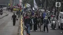 Massa aksi yang tergabung dalam beberapa Badan Eksekutif Mahasiswa akan menggelar unjuk rasa di kawasan Harmoni, Jakarta, Jumat (1/4/2022). Dalam aksinya mereka meminta untuk batalkan wacana perpanjangan masa jabatan presiden serta dibatalkannya wacana penundaan pemilu. (Liputan6.com/Faizal Fanani)