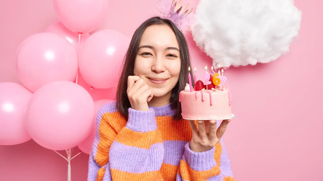 ulang tahun pink kue dessert