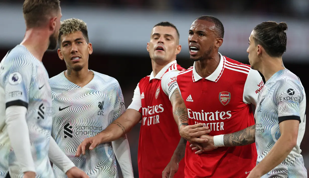 Gabriel Magalhaes. Bek tengah Brasil berusia 24 tahun ini kini memasuki musim ketiga berseragam Arsenal sejak didatangkan dari LOSC Lille pada awal musim 2020/2021. Hingga pekan ke-10 Liga Inggris musim 2022/2023 ia mampu menjadi benteng kokoh di sektor pertahanan The Gunners dengan raihan 3 kali clean sheet dan mampu menyumbang 1 gol. (AFP/Adrian Dennis)